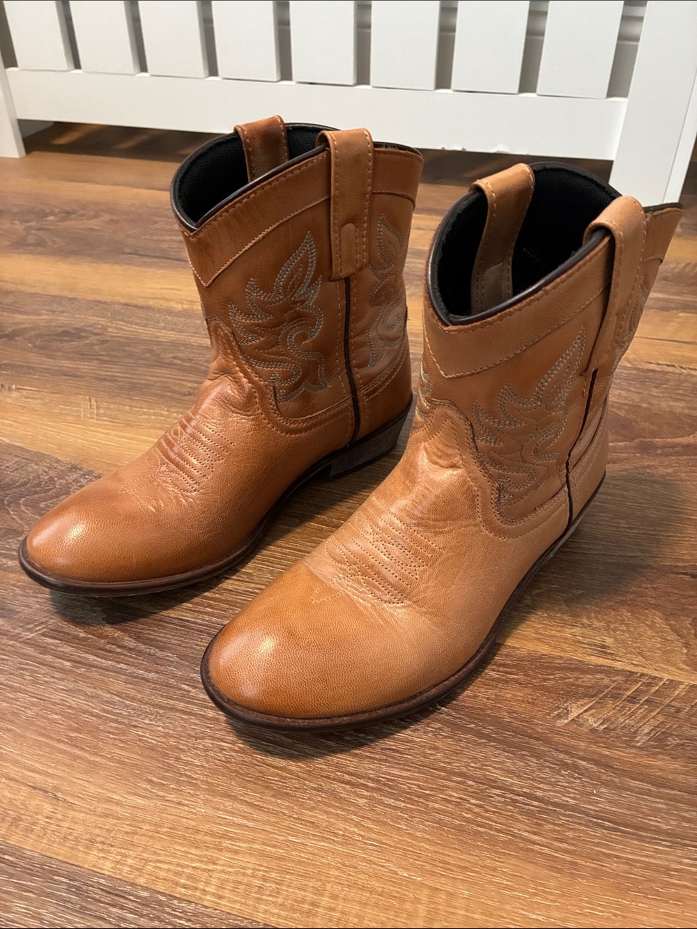Dingo Women’s  Brown Western Cowboy Boots with Embroidered Shaft